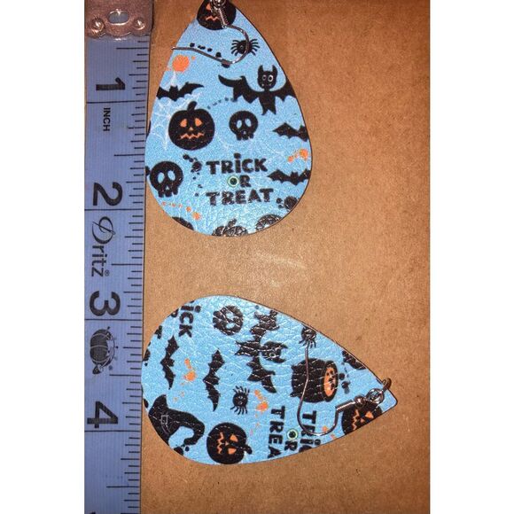 ☀️3/$12☀️ Halloween Themed Earrings - Picture 2 of 3